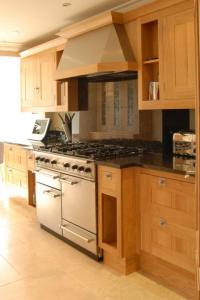 Chobham Kitchen 3